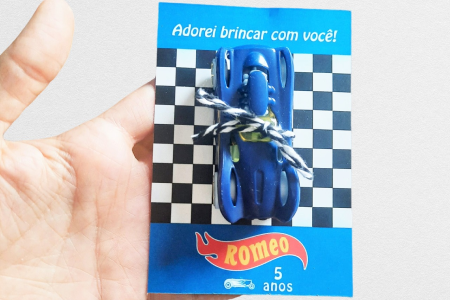Lembrancinha personalizada de aniversario infantil com carrinho